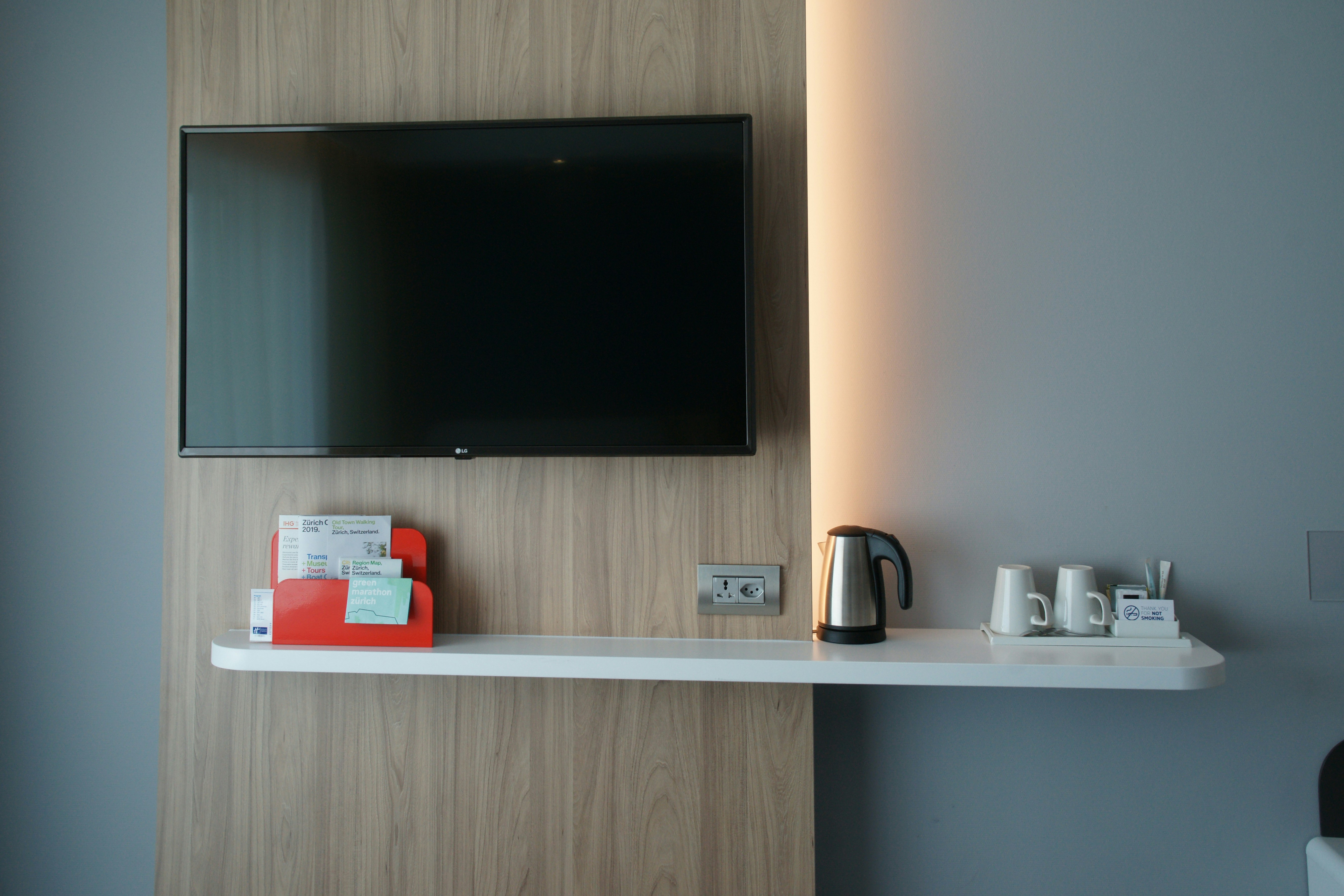 HOLIDAY INN EXPRESS ZURICH AIRPORT 14/80