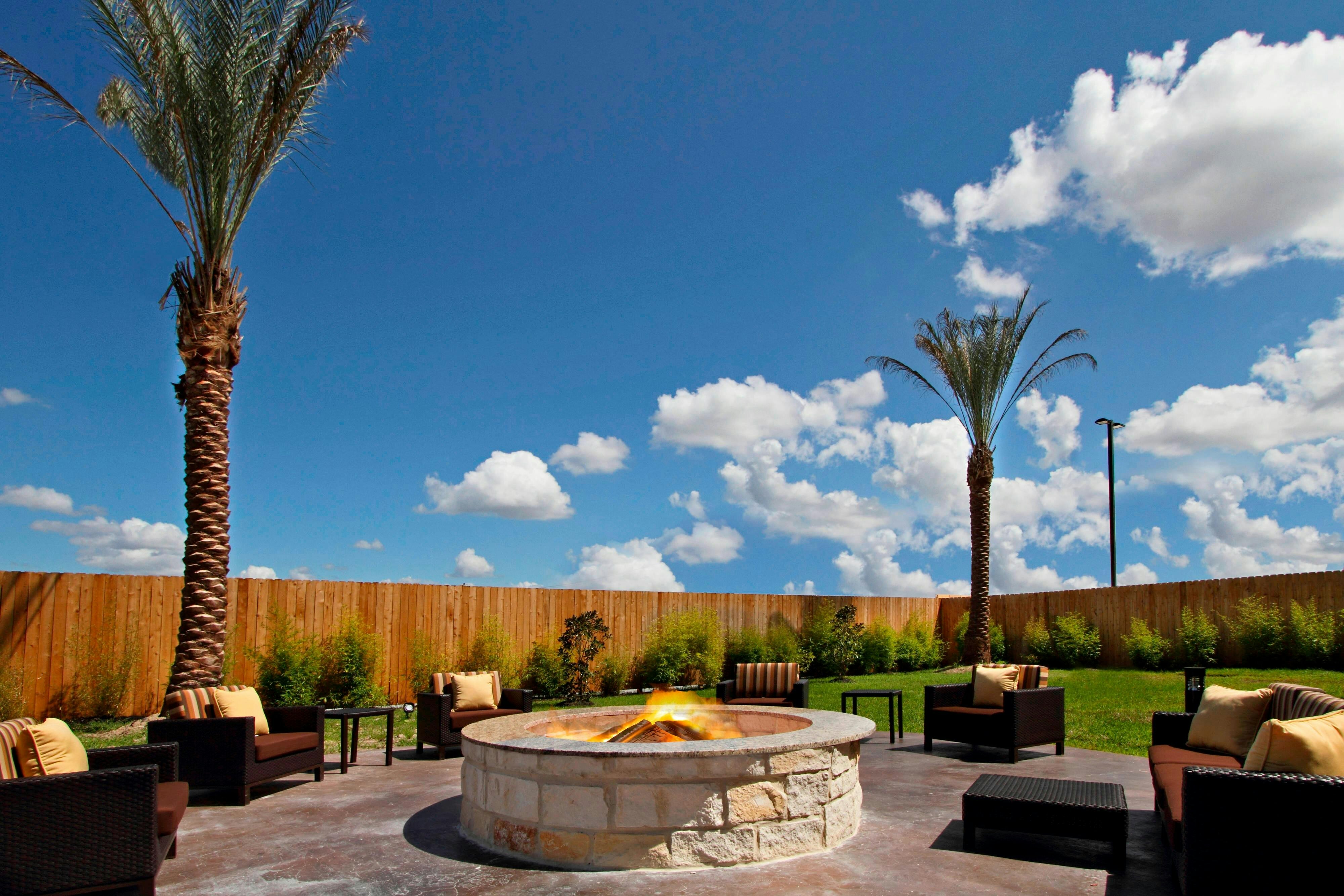 Courtyard By Marriott Victoria 17/18