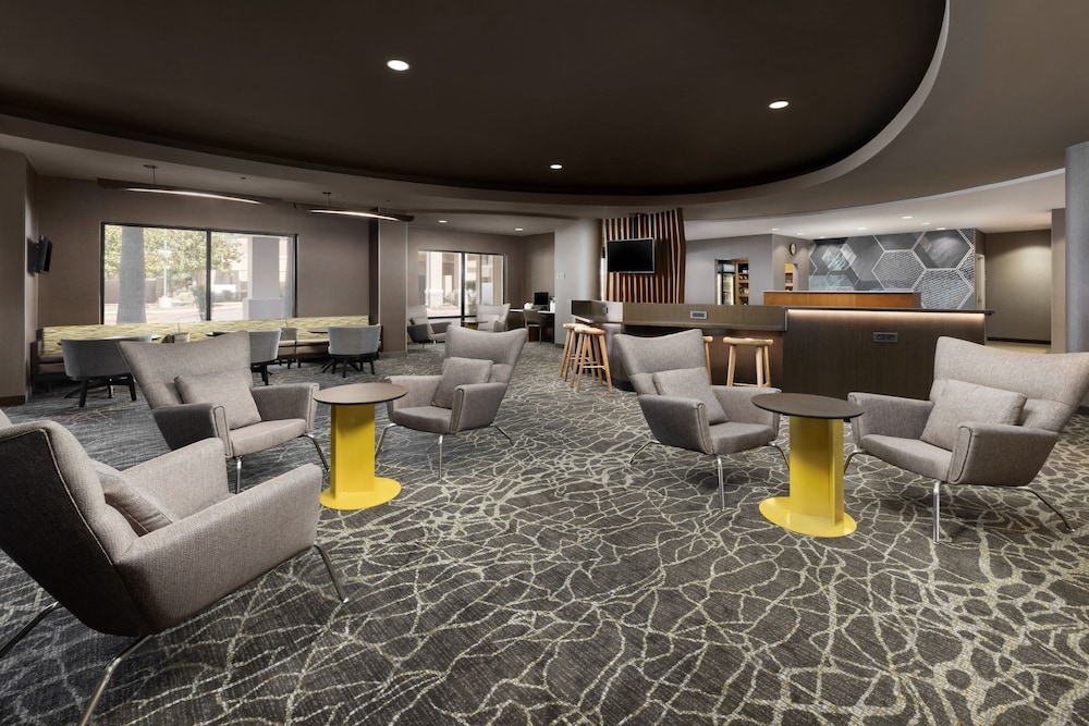 Springhill Suites Fresno 30/46