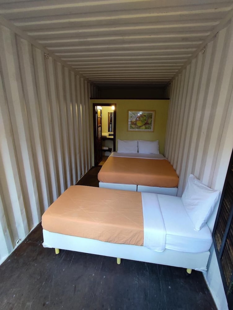 ROOM, TRIPLE