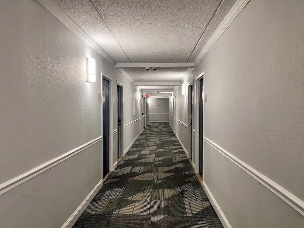Studio6 Rock Hill, SC – Cherry Road 17/23