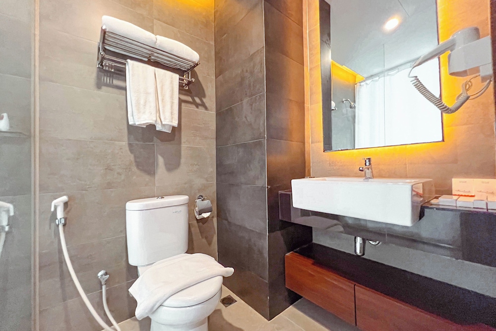 Asialink Hotel By Prasanthi 50/50