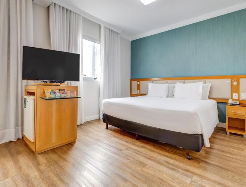 Suite, King Bed, Sofa