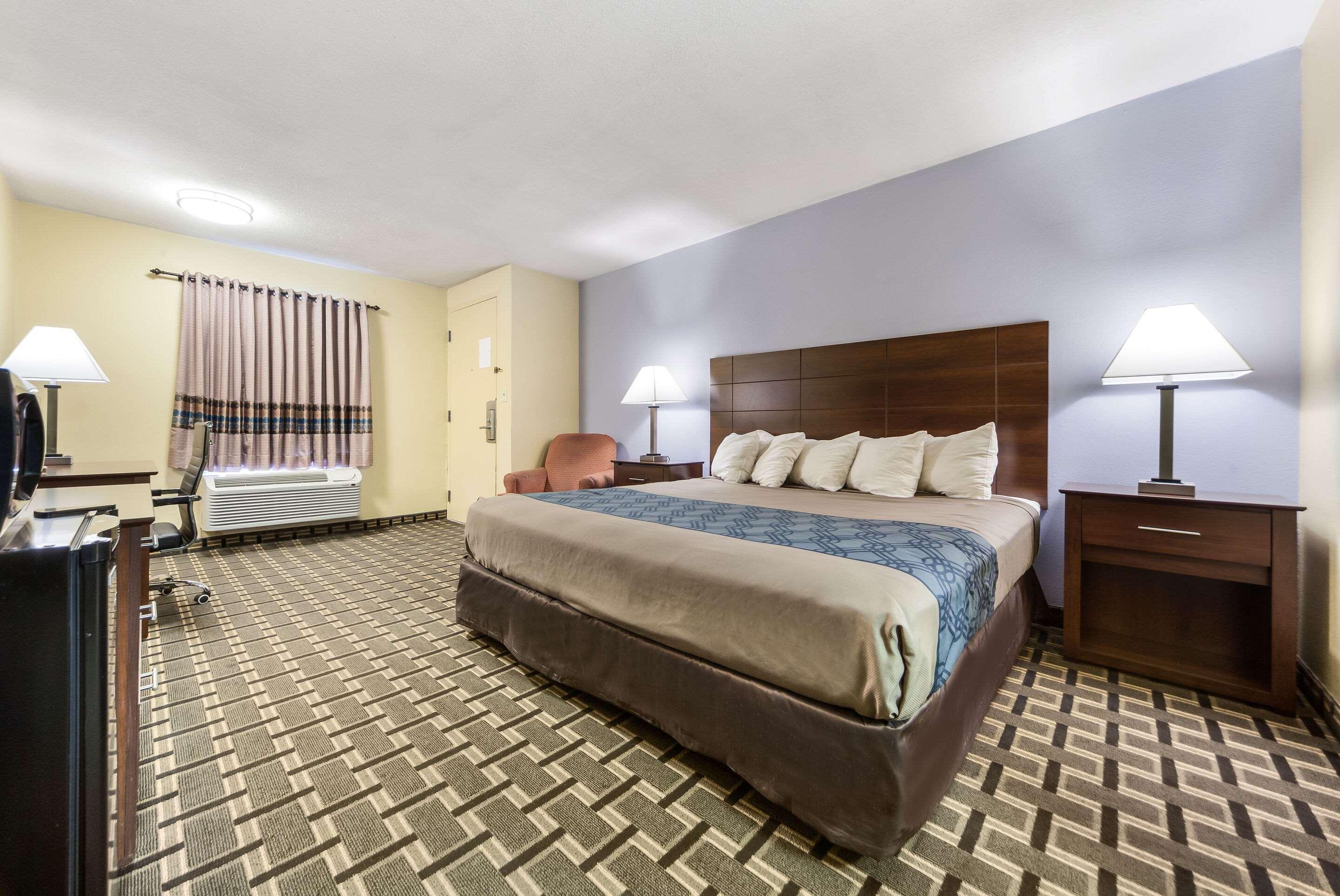 ROOM, KING BED