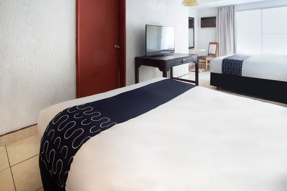 Hotel Costa Ensenada 46/68