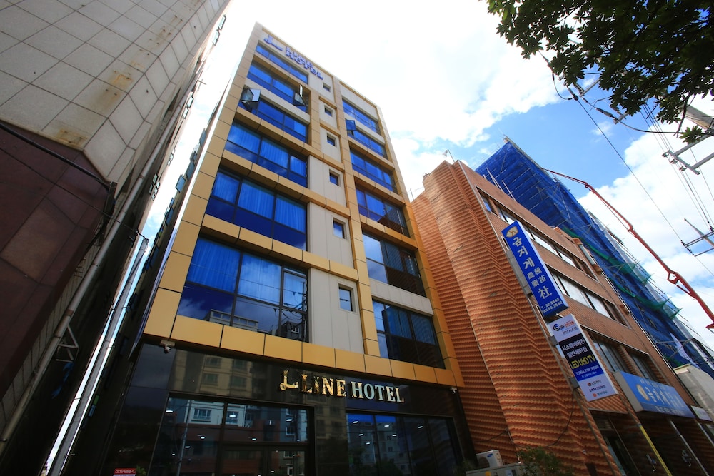 Line Hotel 3/26