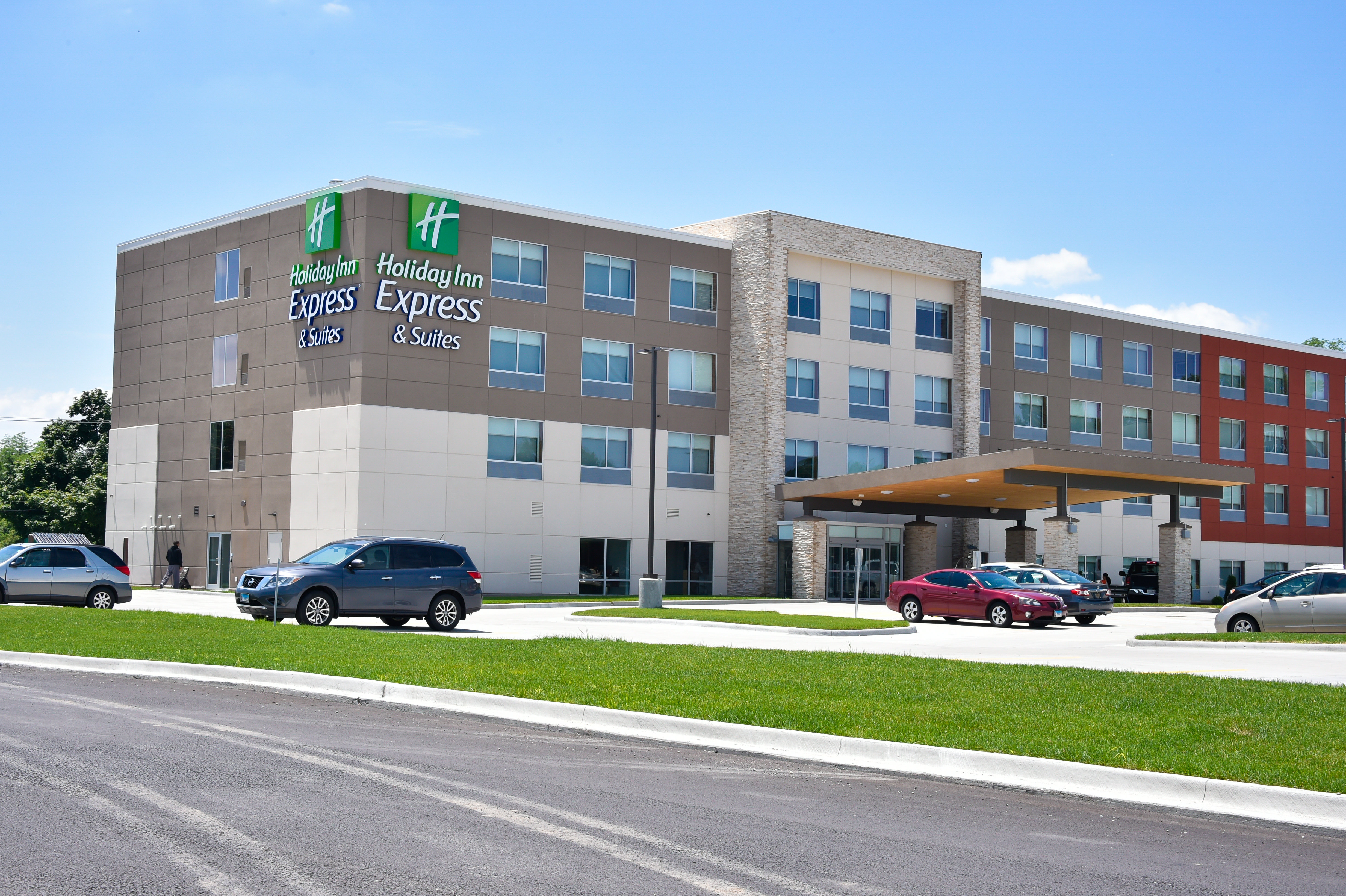 Holiday Inn Express and Suites Bensenville OHare 38/41