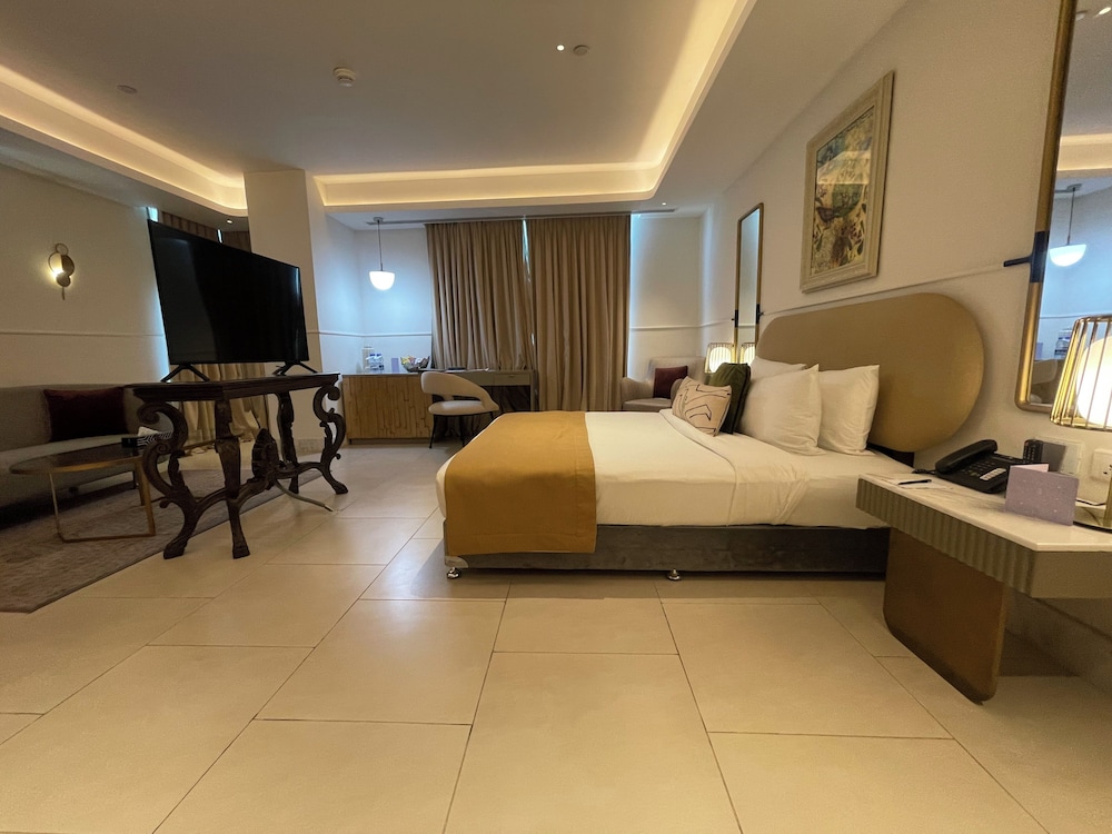 The Nishat Hotel Gulberg Lahore 29/76