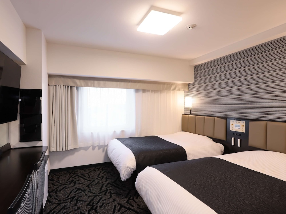 ROOM, TWIN BEDS
