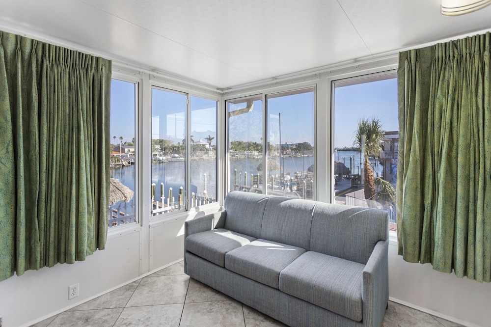Bayview Plaza Waterfront Resort 45/70