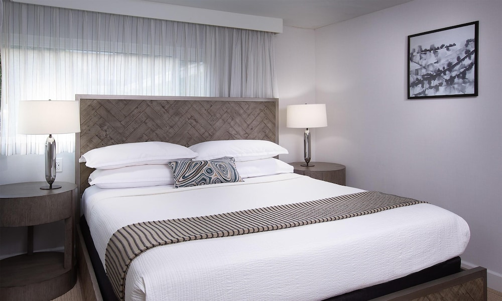 WEST BEACH INN A COAST HOTEL 24/65
