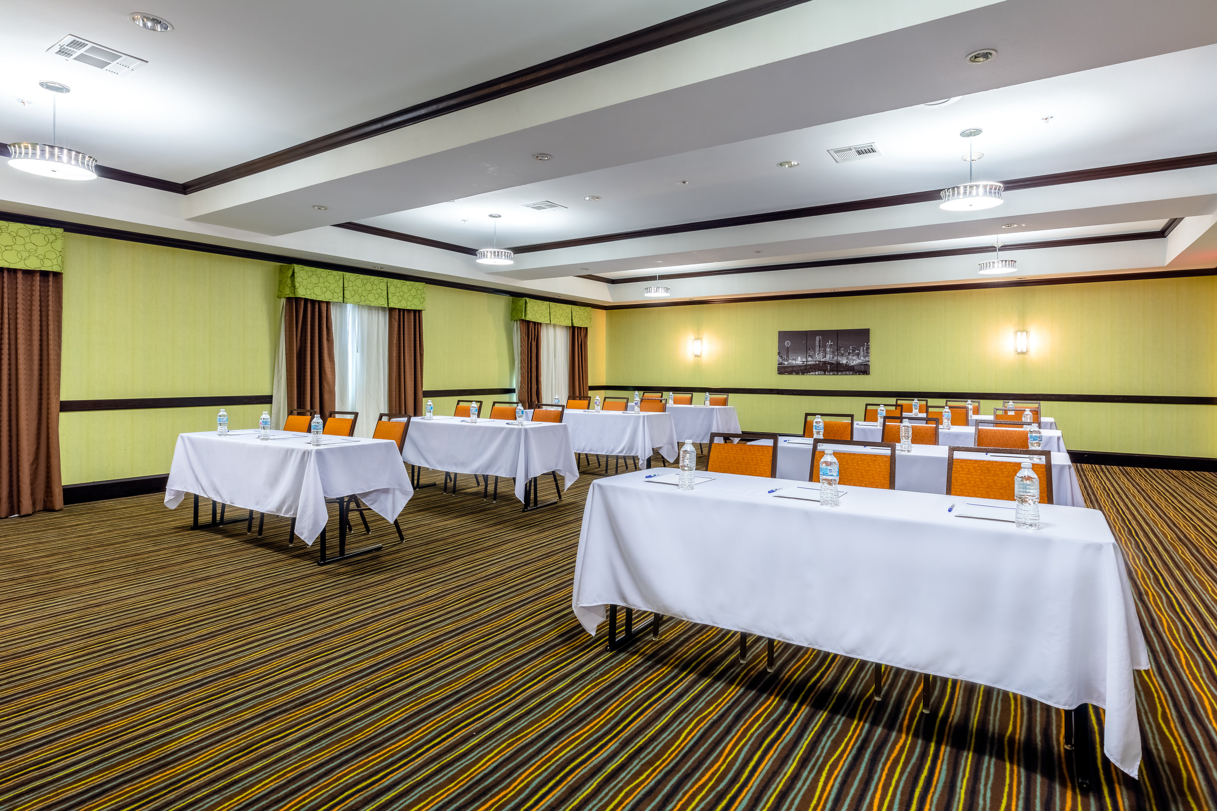 Holiday Inn Express Hotel And Suites Dallas West 10/40