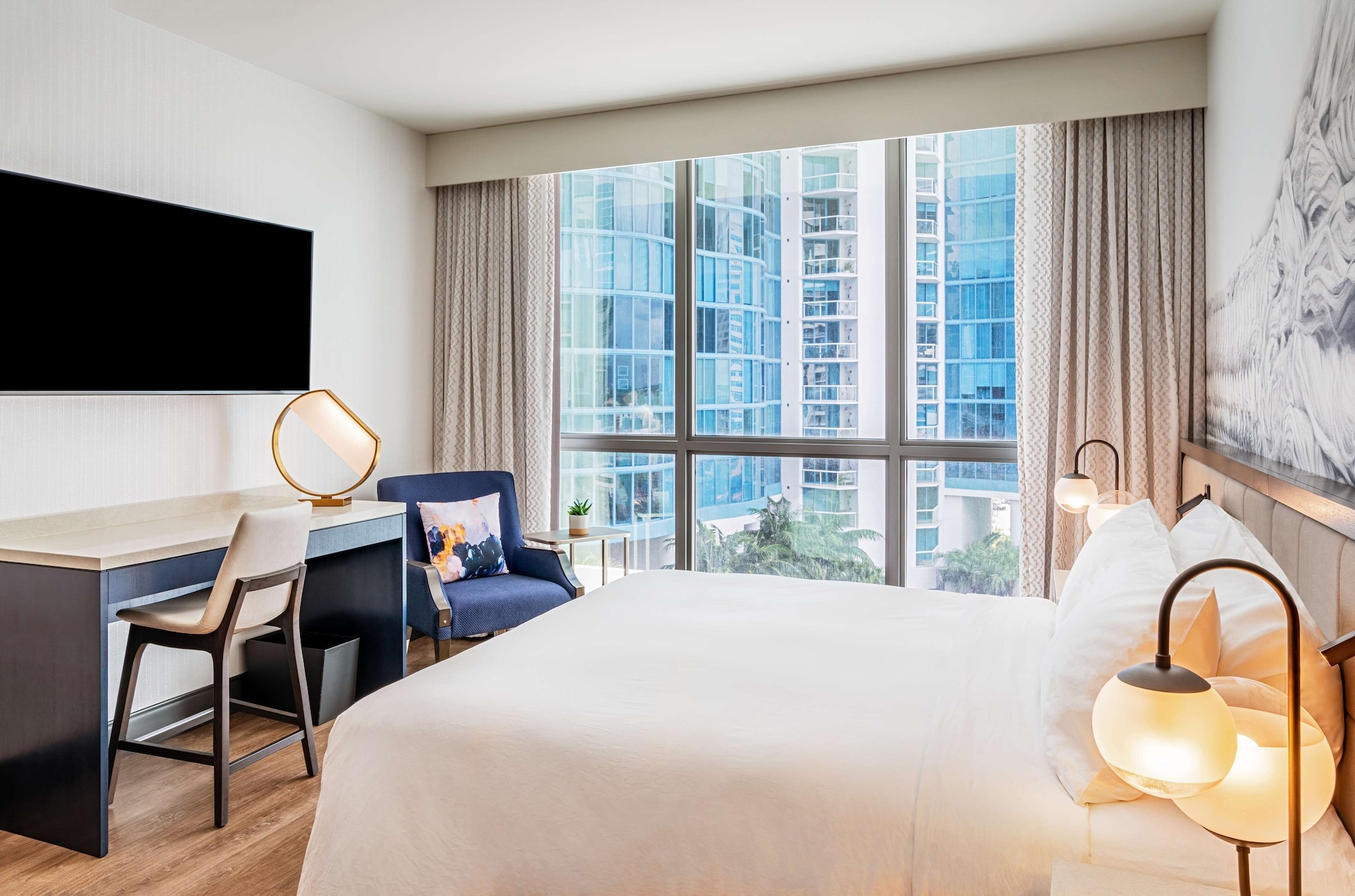 ROOM, KING BED, ACCESSIBLE