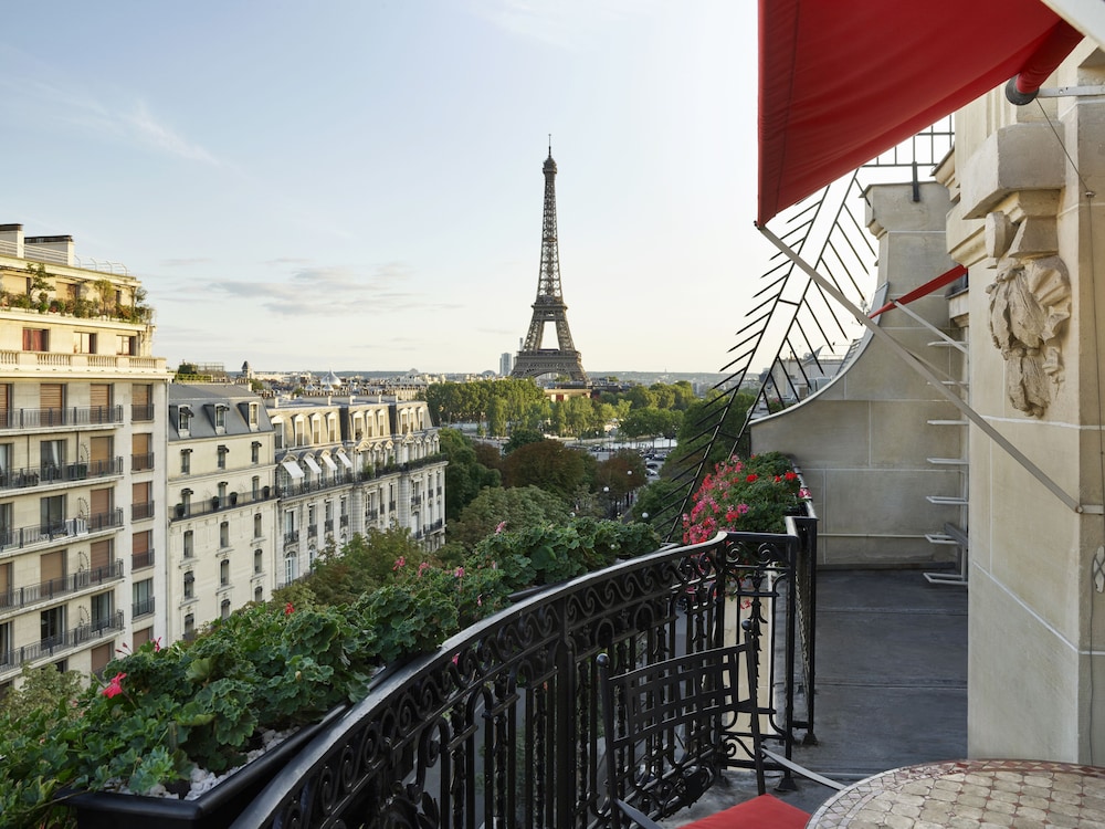 Hotel Plaza Athenee 3/79