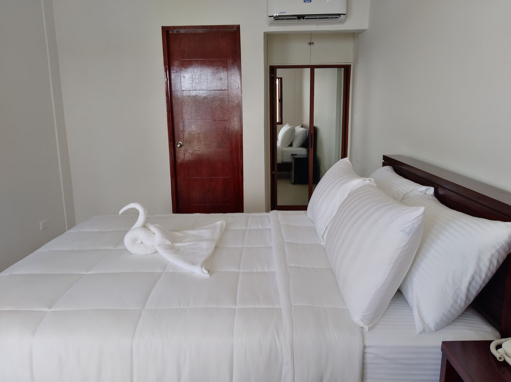 SUPERIOR, QUEEN BED, OCEAN VIEW