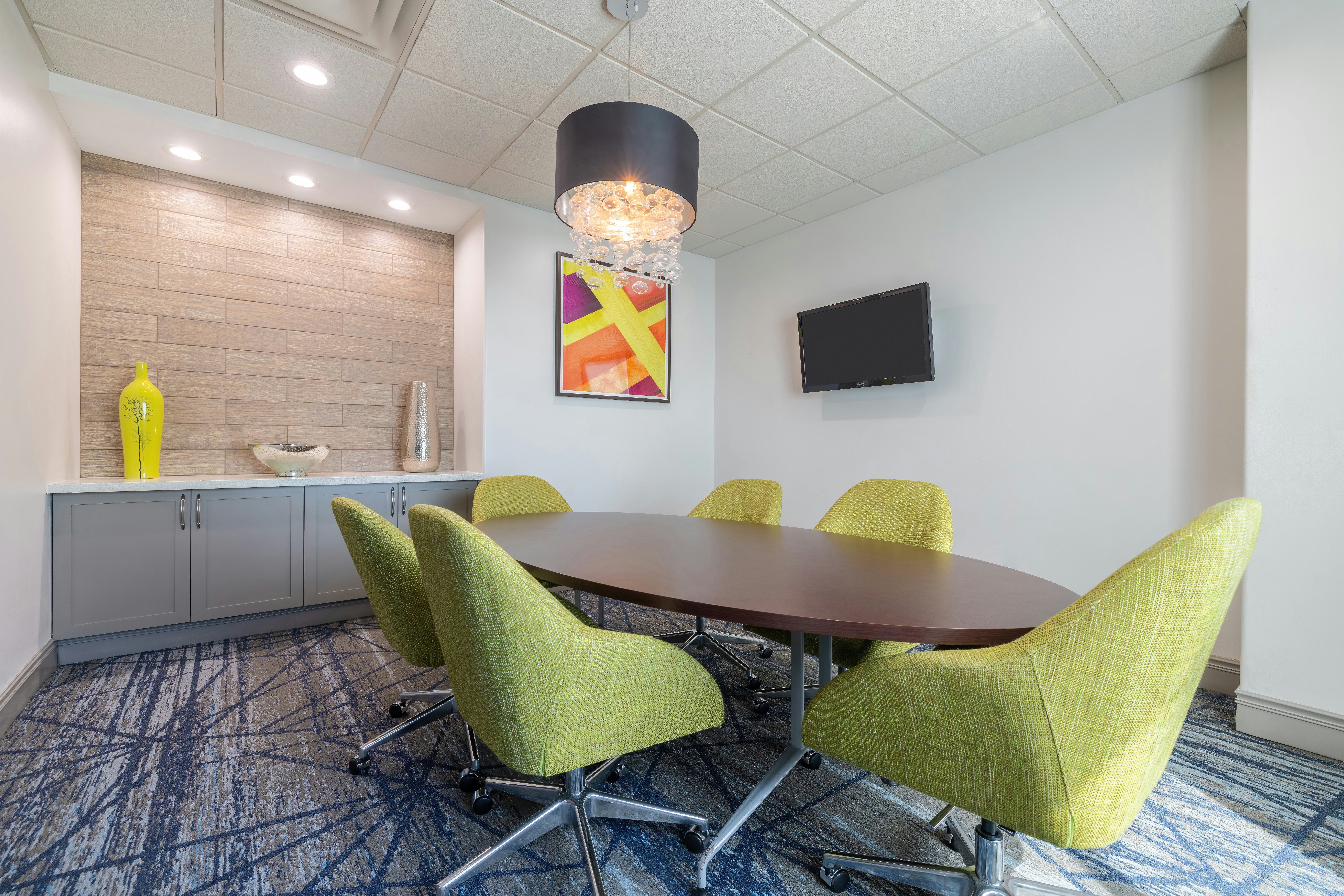 Holiday Inn Express Hotel Suites Kansas City Airport 64/72