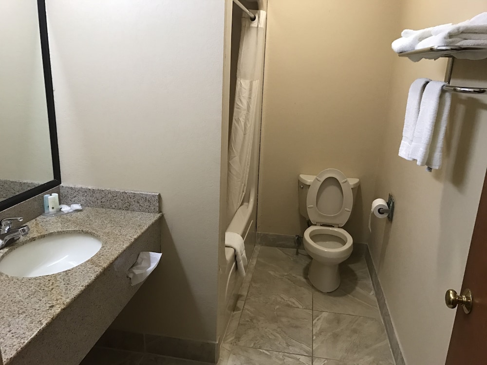 Quality Inn Schenectady - Albany 8/34