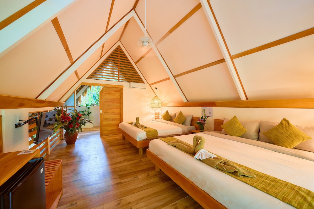 Shawanda Lodge 7/50