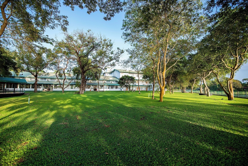 Hotel Sudu Araliya 66/69