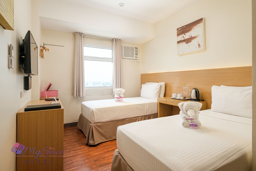 Myspace Hotel At Bgc 33/70