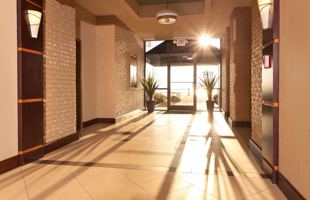 Country Inn & Suites by Radisson, Virginia Beach (Oceanfront) 10/35