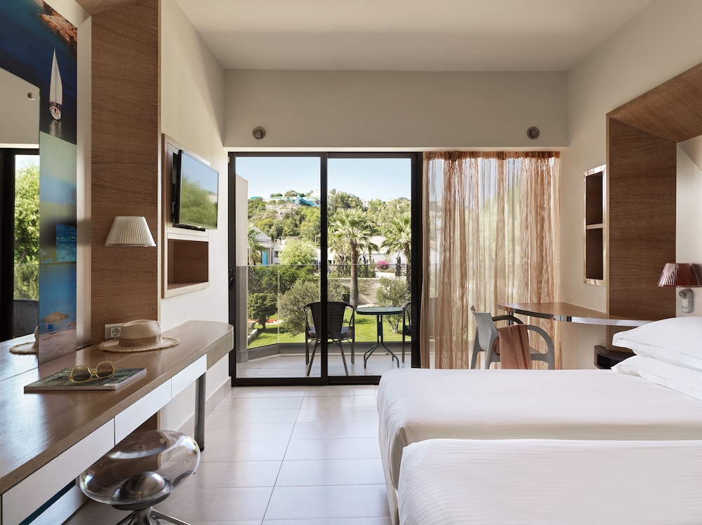 STANDARD, DOUBLE BED, LAND VIEW
