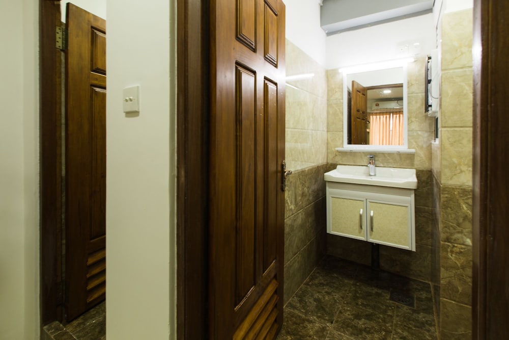 Metro Port City Hotel 20/22