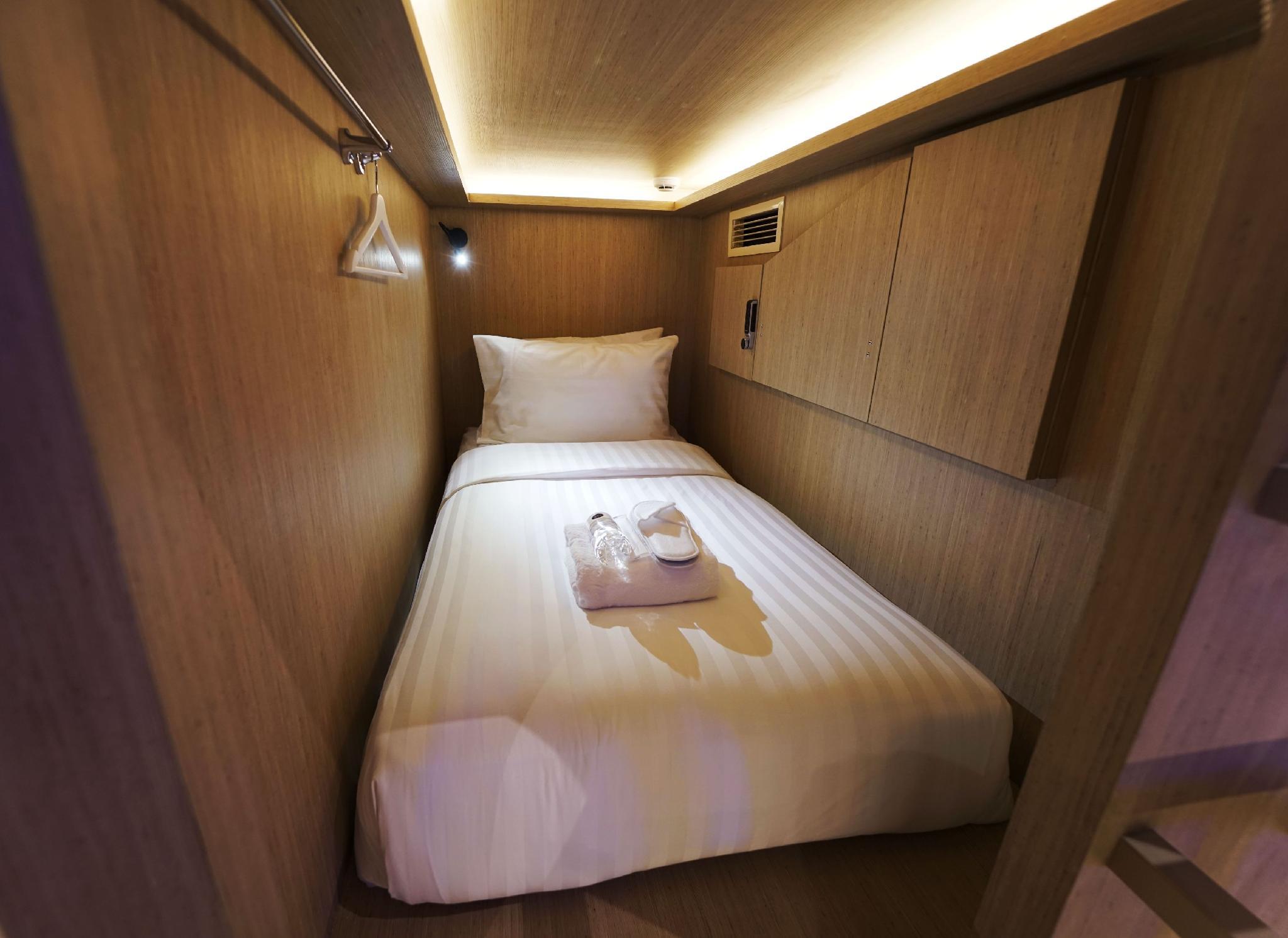 Capsule, 2 Bunk Beds