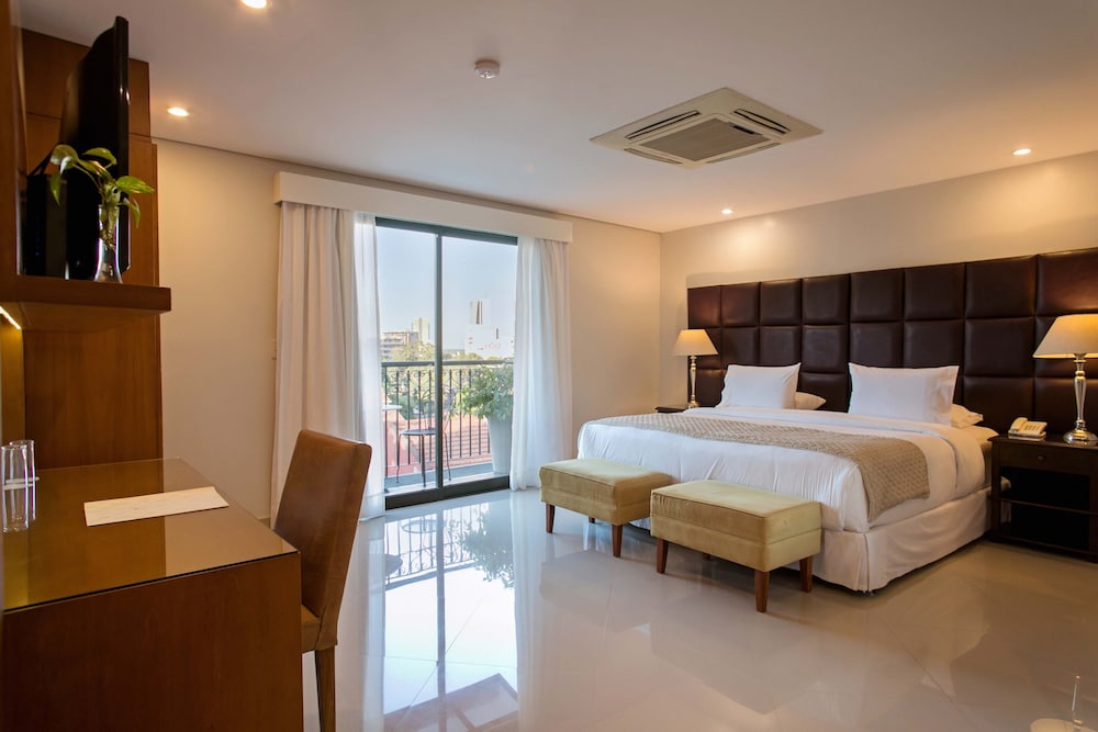LAS LOMAS CASA HOTEL 17/75