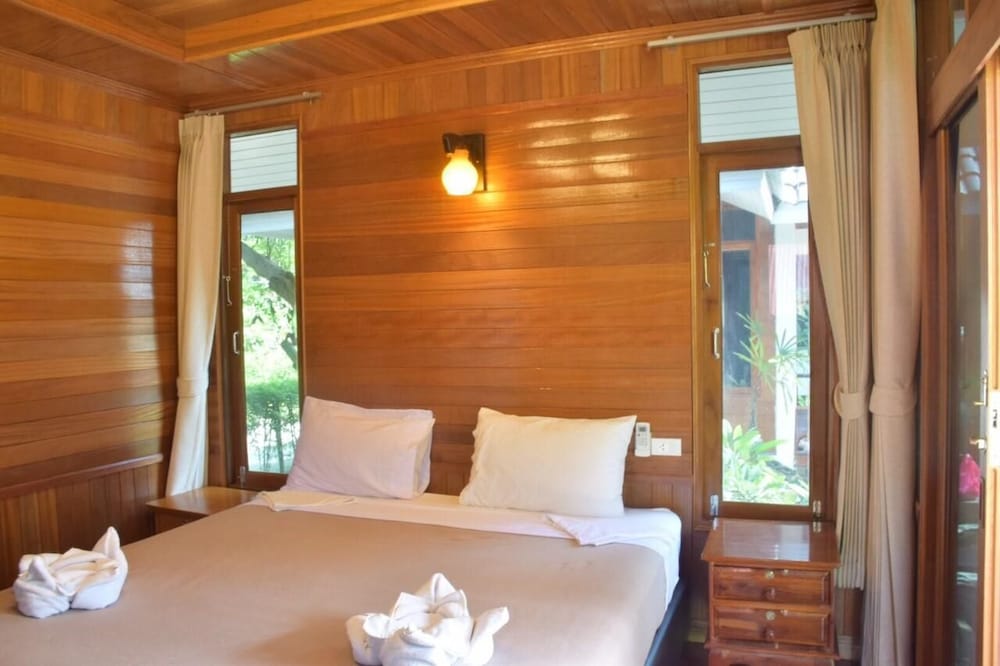 DELUXE, DOUBLE BED