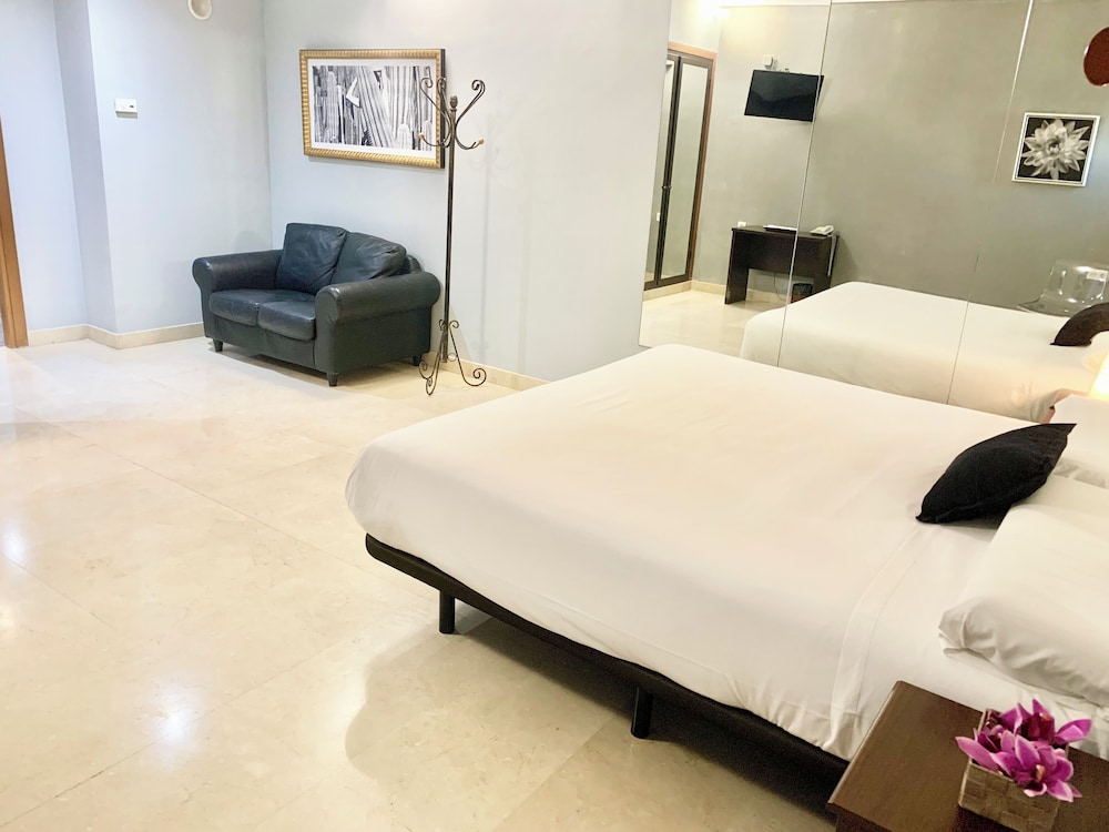 Hotel Humanes 19/65