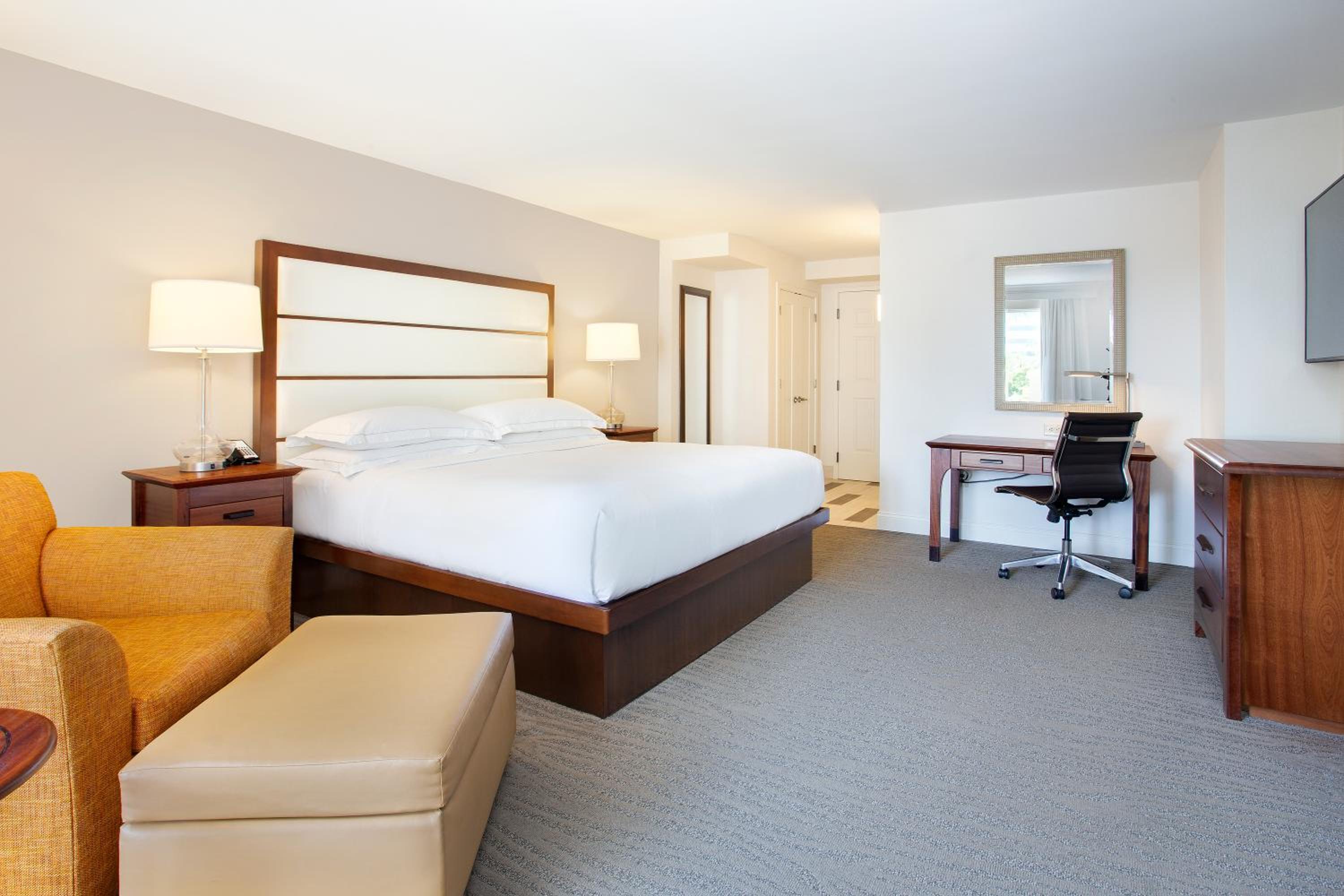 1 BEDROOM, SUITE, KING BED, ACCESSIBLE