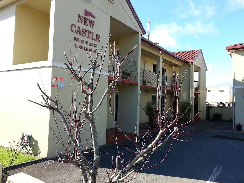 New Castle Motor Lodge 50/53