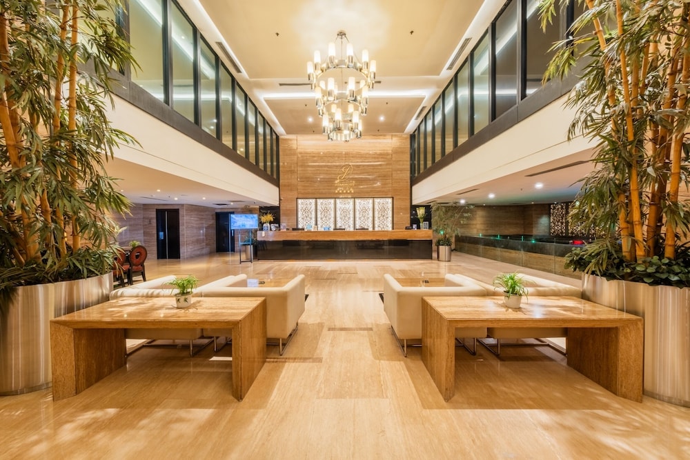 Grand Jatra Hotel 44/70
