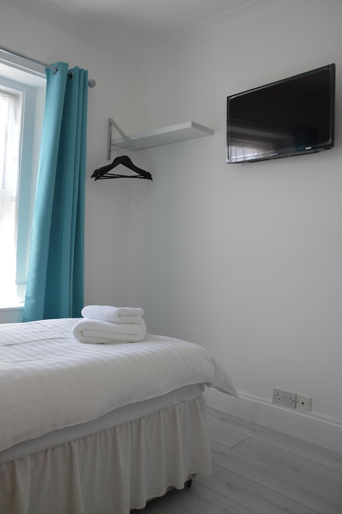 Holly Lodge Guest House 20/69