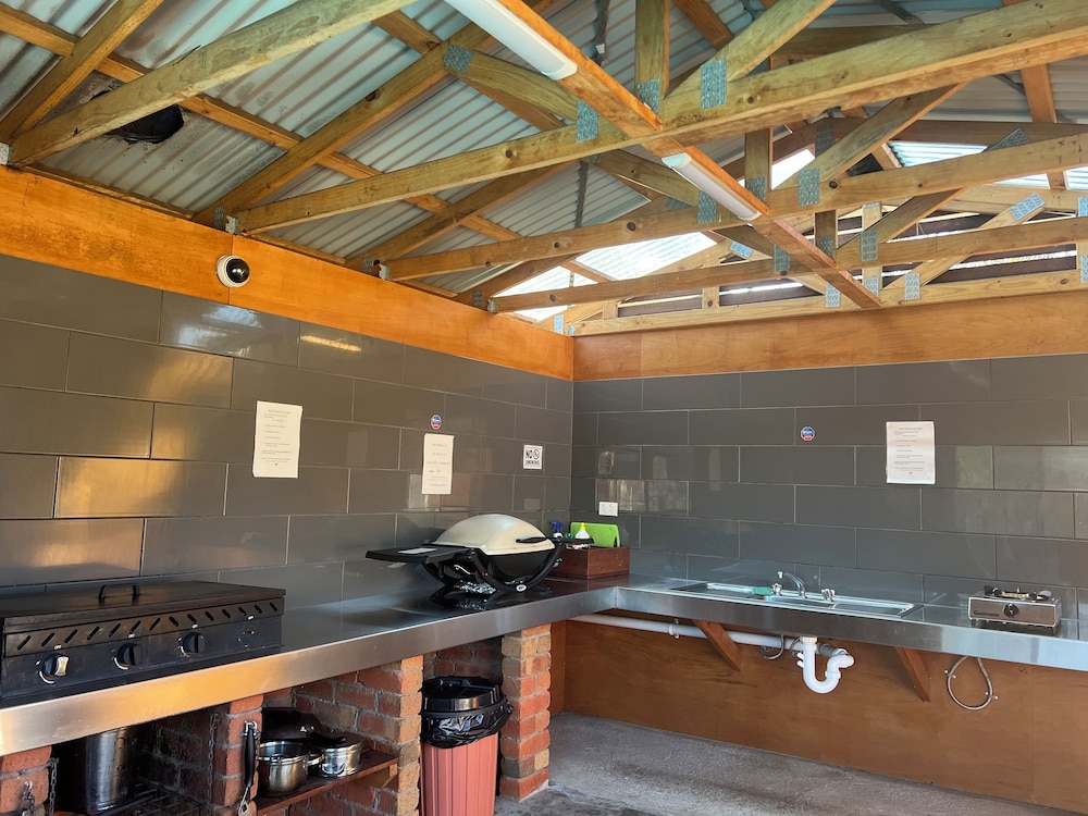 PORT CAMPBELL MOTOR INN 10/50