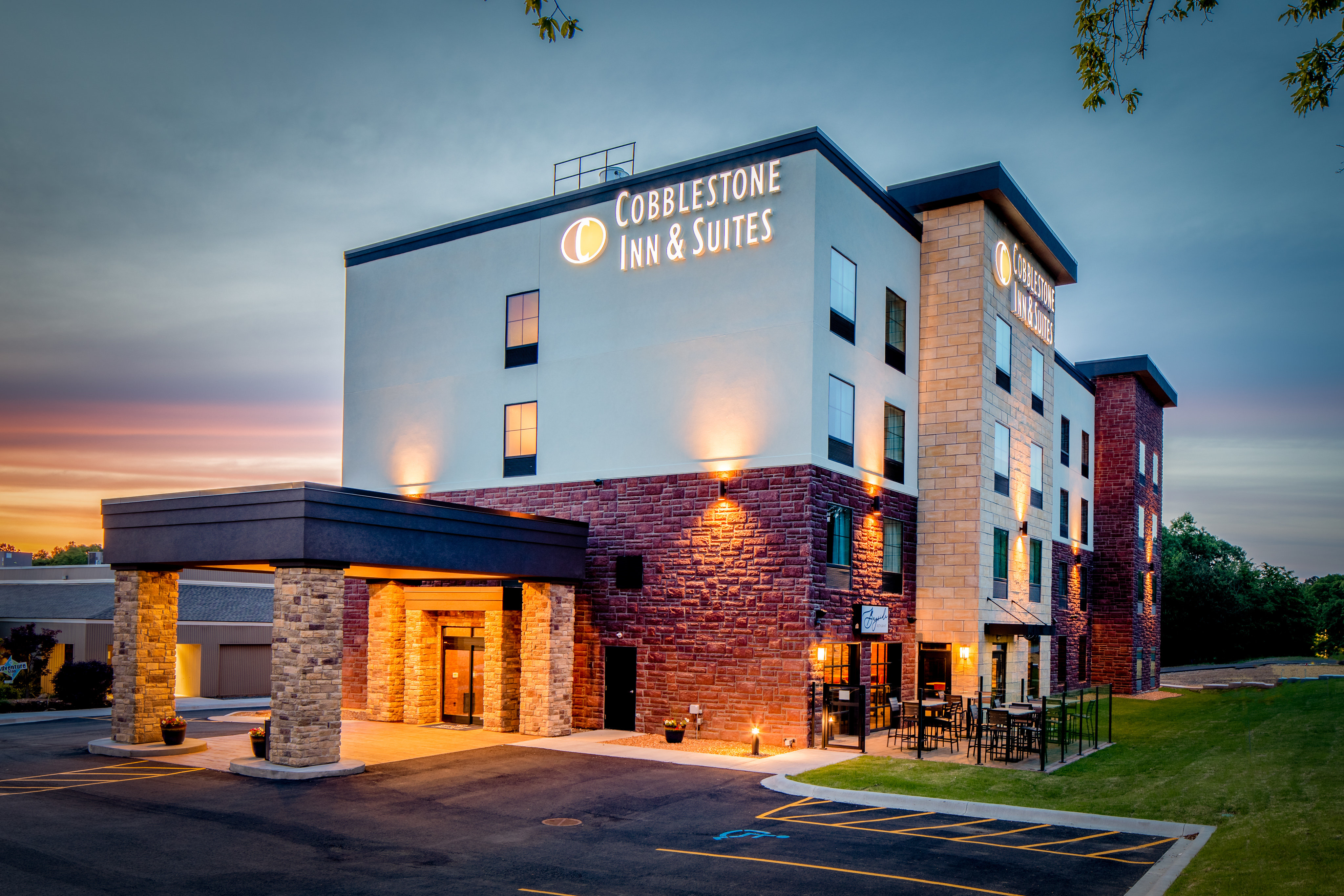 Cobblestone Inn & Suites - Fairfield Bay 4/42