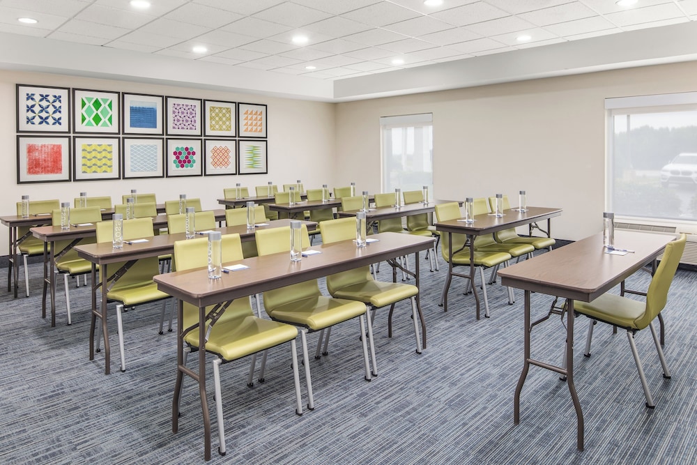 Holiday Inn Express Hotel Suites Greenville Spartanburg Duncan 48/66