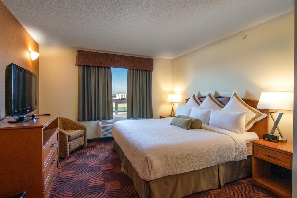 Service Plus Inns and Suites Calgary 22/56