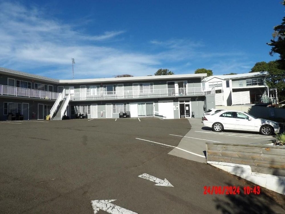 MOTEL 617 56/66
