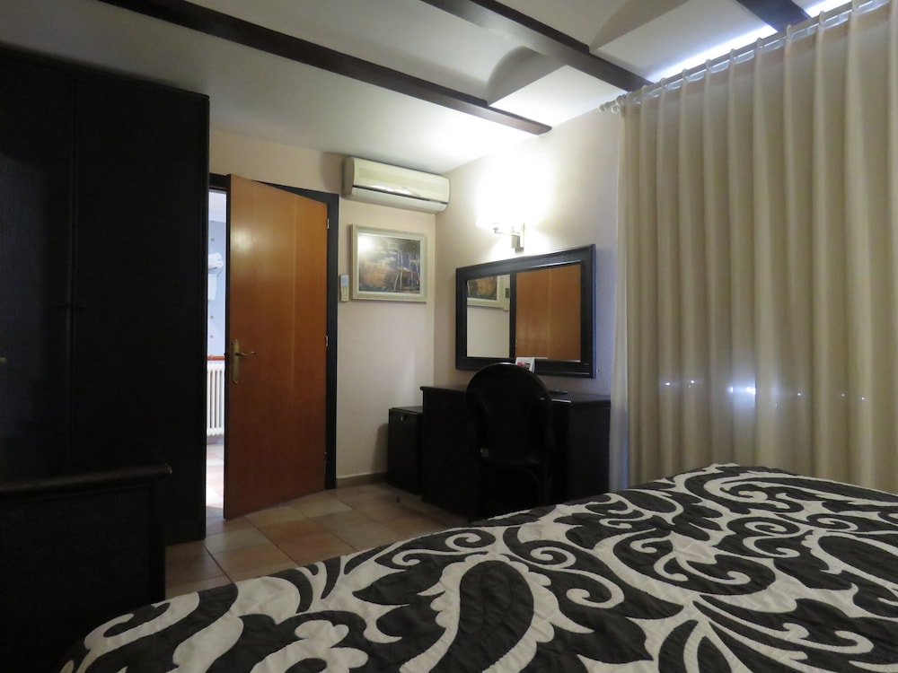Hotel Santa Anna 6/50