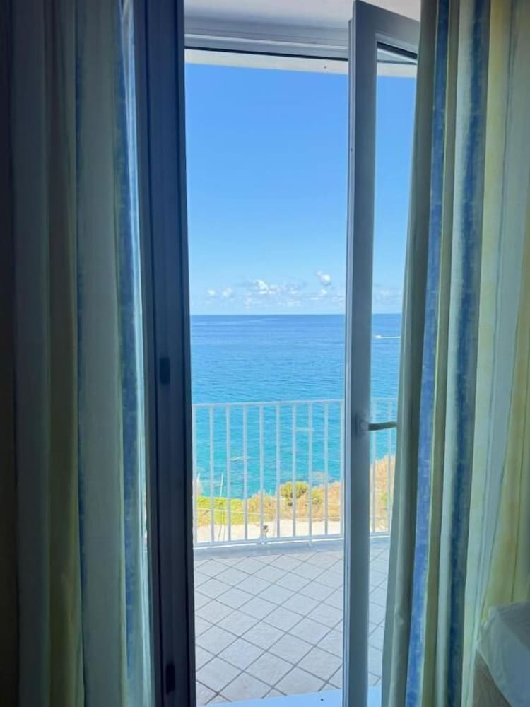 Albatros Hotel 32/50