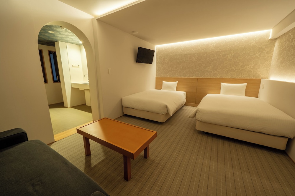 Hachi Inn 10/49