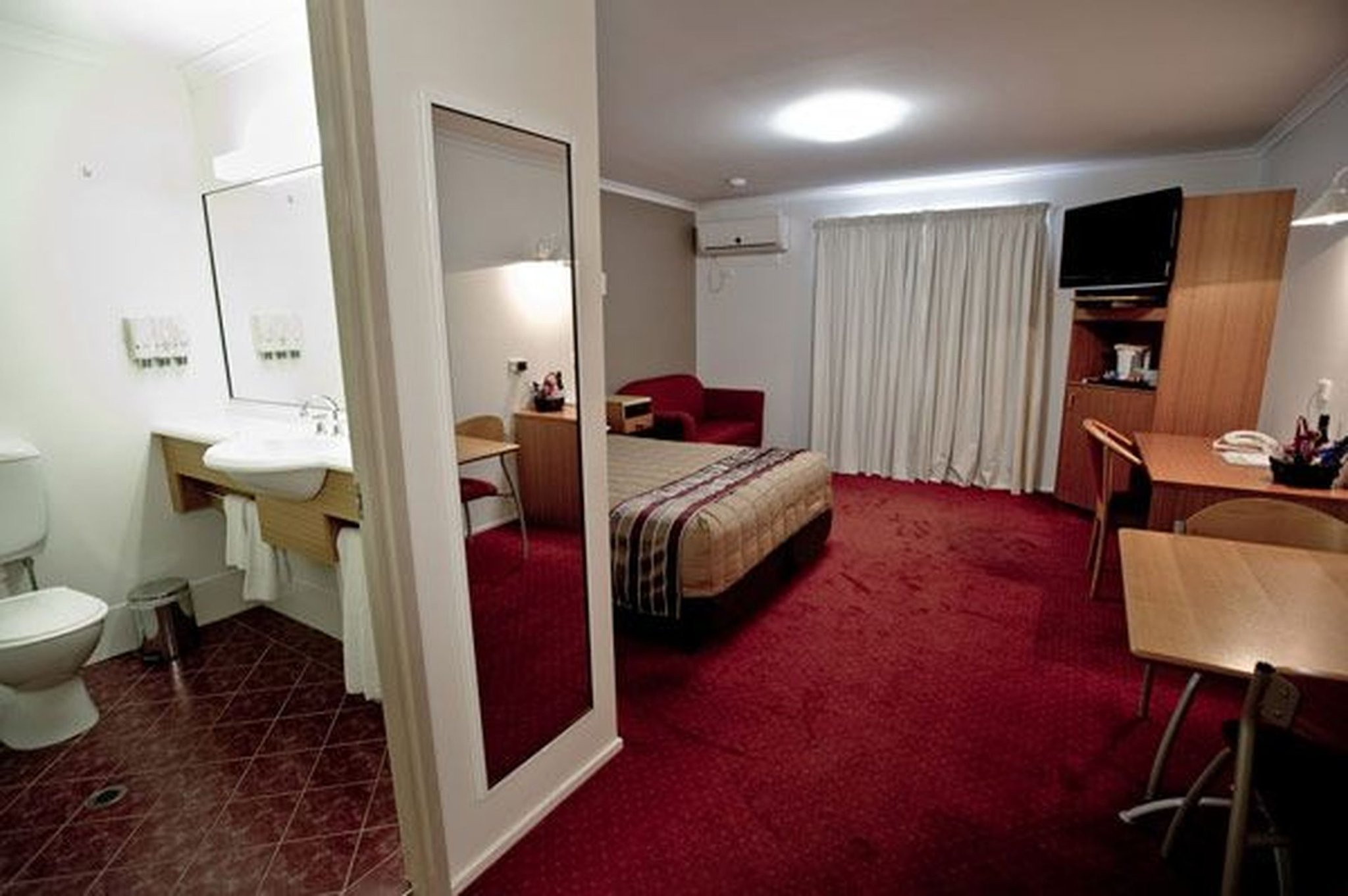 Centrepoint Motor Inn 7/19