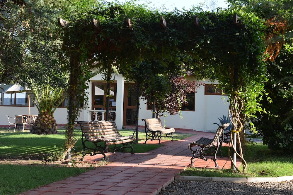 Howard Johnson by Wyndham Rinconada De Los Andes 26/30
