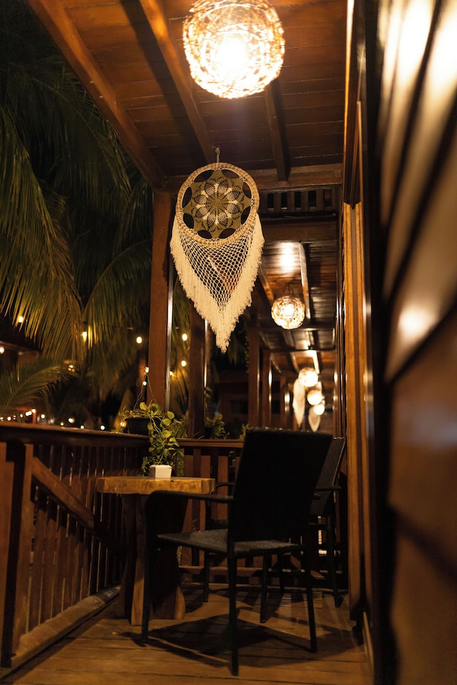 COCONUT BY OOL HOTELS 31/43