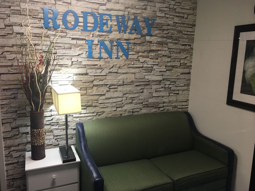 Rodeway Inn Hays KS 13/27