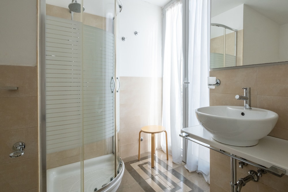Ada Suites 20/62