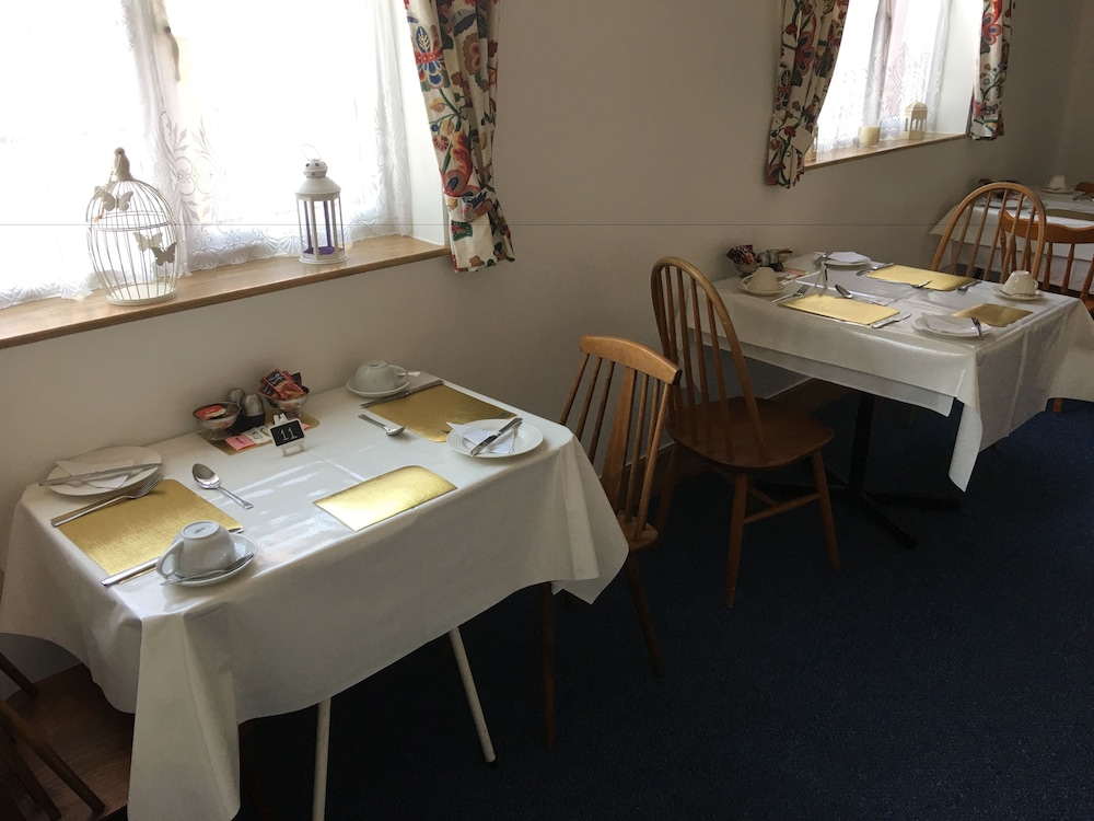 Whiteways Hotel 23/34