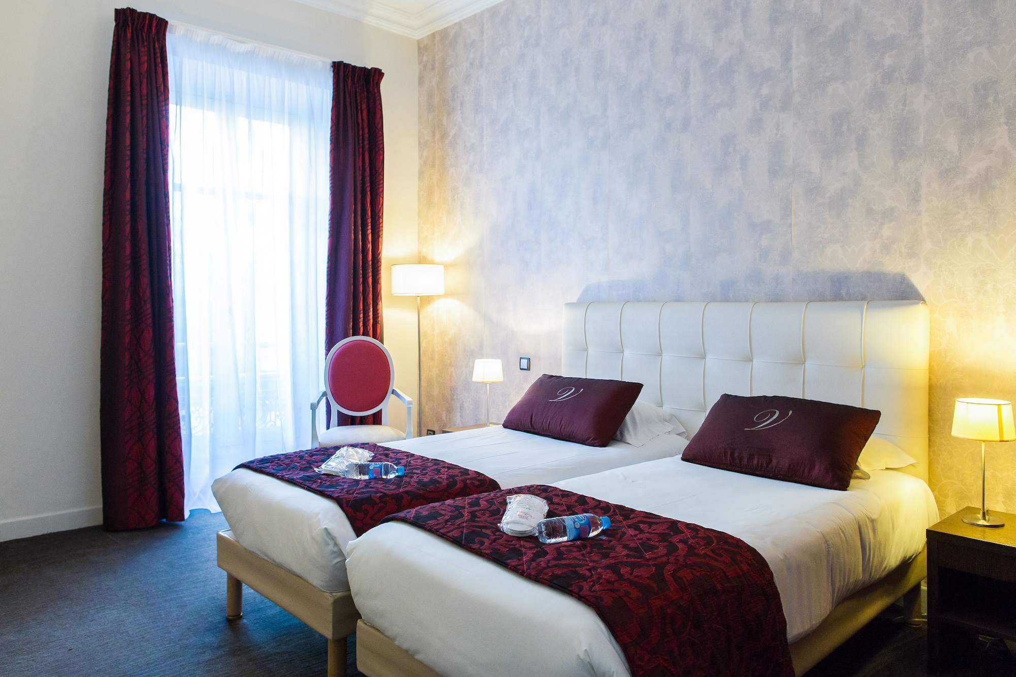ROOM, TWIN BEDS, CITY VIEW